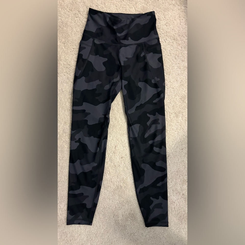 Women’s Old Navy Camo Leggings
